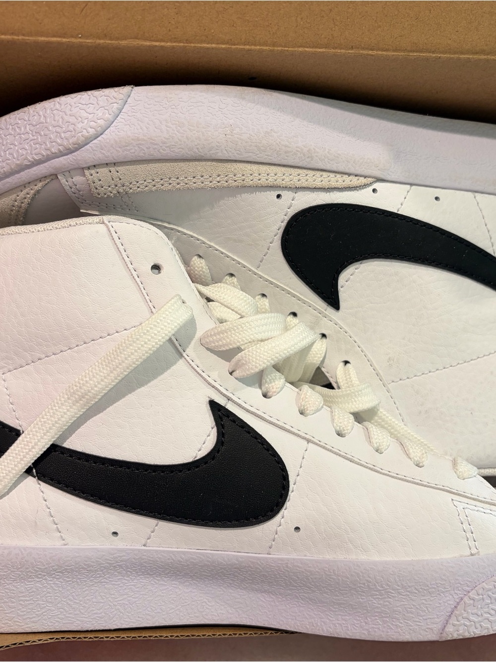 Nike White Sneakers with Black Swoosh Low-Top
